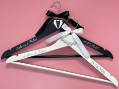 UMERASE MIRI PERLE SI FRAC BLACK TIE DETALIU