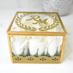 CASETA VERIGHETE PATRATA STICLA SI TRADAFIRI SAPUN CU INITIALE 3