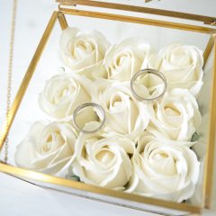 CASETA VERIGHETE PATRATA STICLA SI TRADAFIRI SAPUN CU INITIALE 7