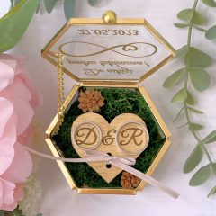 CASETA HEXAGONALA MINI CU DATA SI INITIALE 4