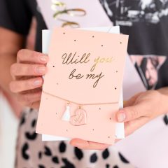 CADOU CERERE DOMNISOARA DE ONOARE