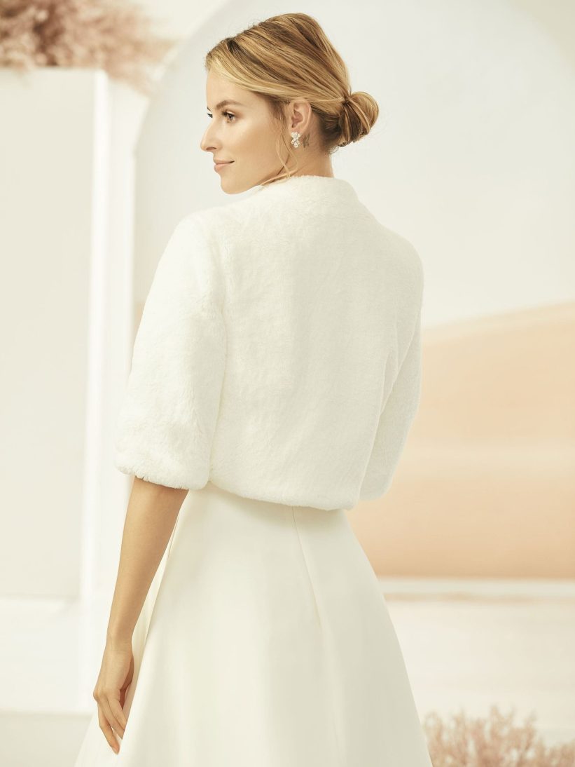 E BOLERO BLANA ARTIFICIALA