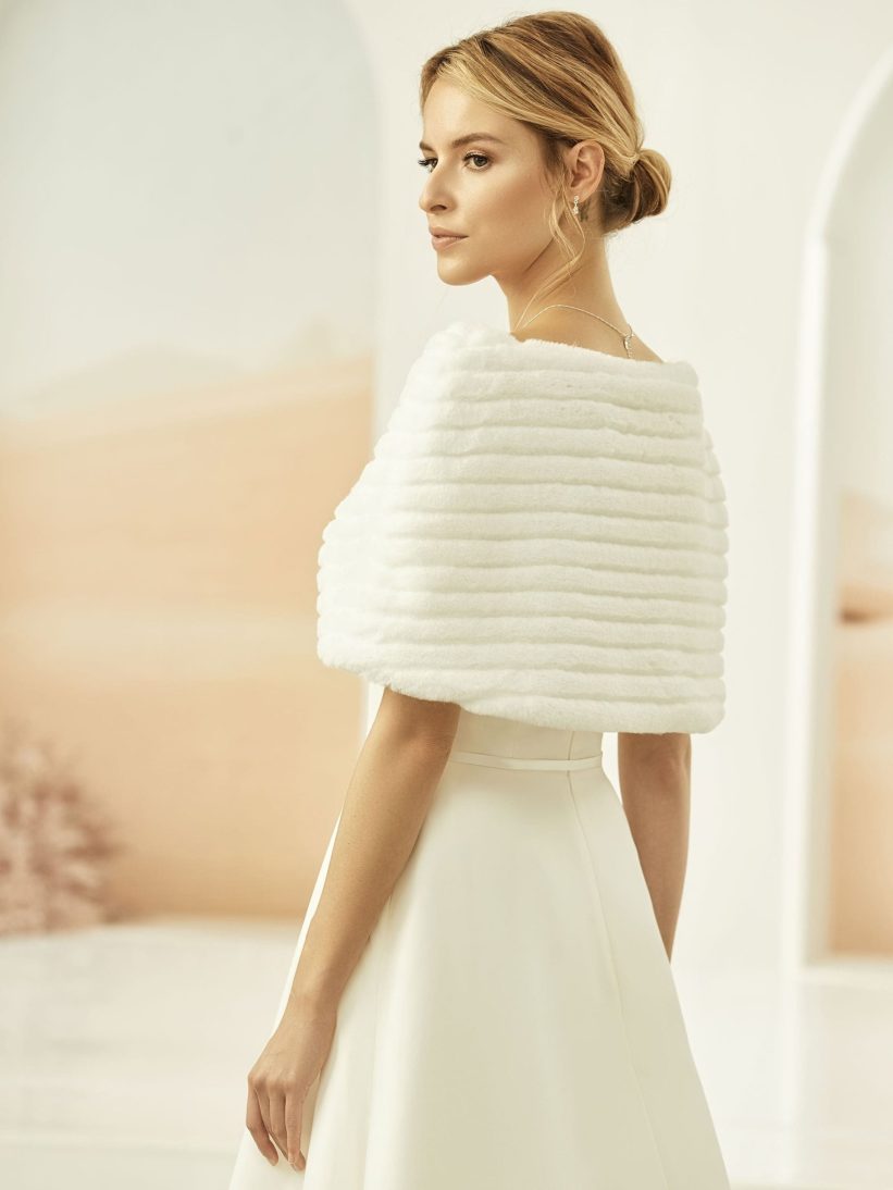 E BOLERO BLANA ARTIFICIALA