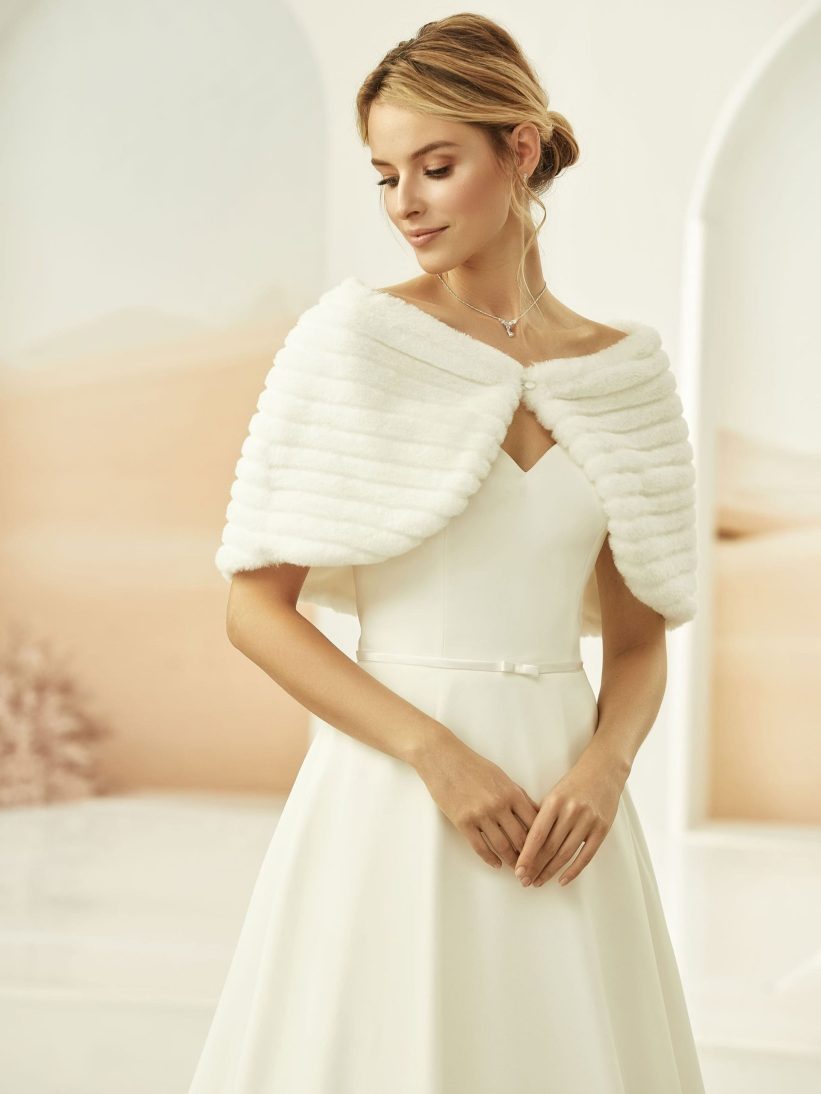 E BOLERO BLANA ARTIFICIALA