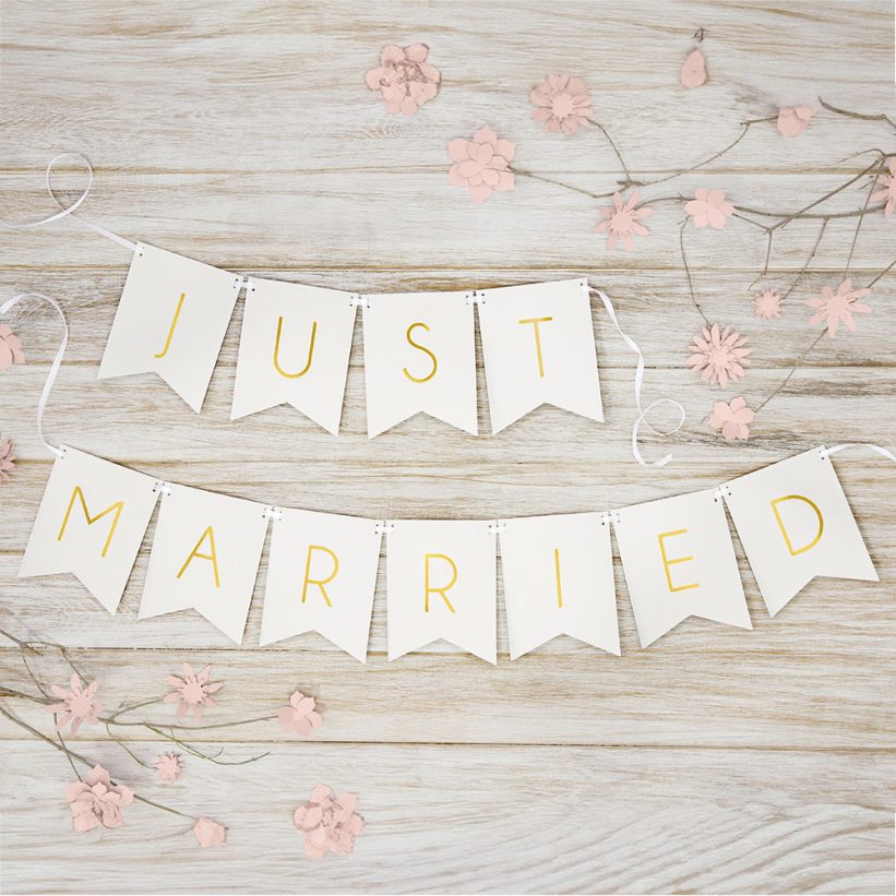 Ghirlandă Just Married Albă cu Auriu