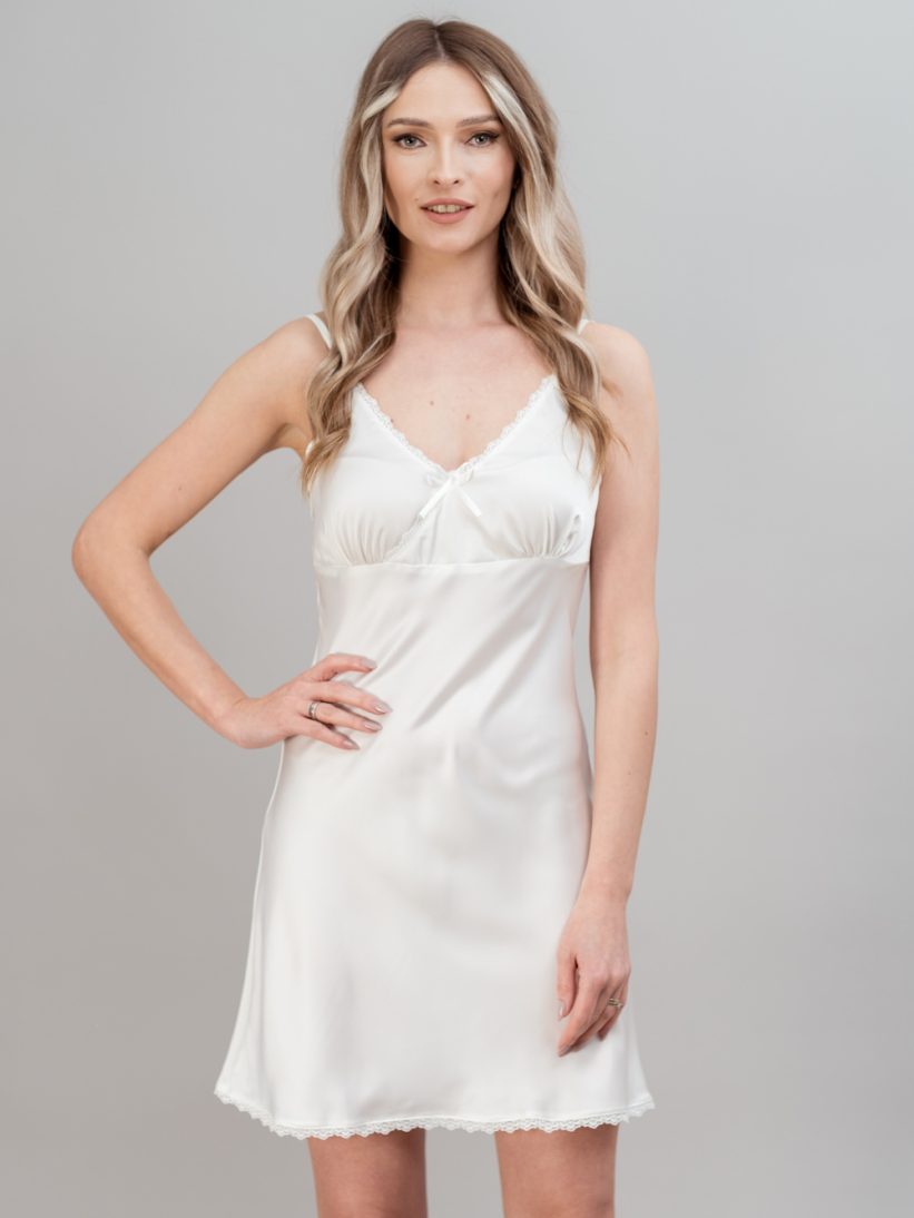 FUROU SATIN SI DANTELA MIREASA EVA FUROU SATIN SI DANTELA MIREASA EVA