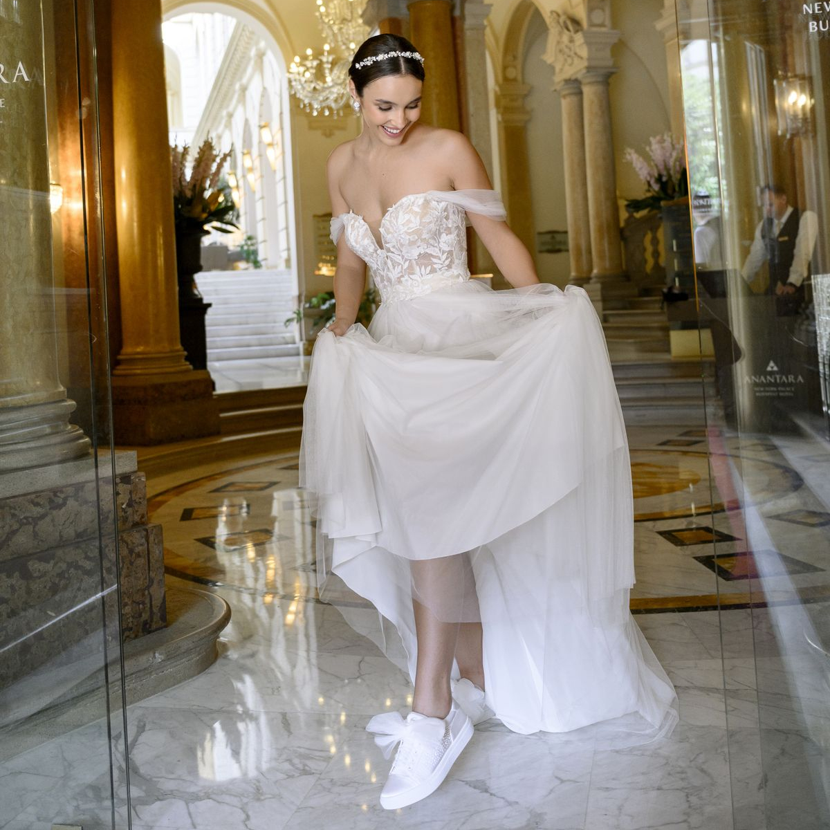 NINA TENISI DE MIREASA