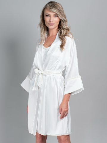 HALAT MIREASA CU PERLE JULIA () HALAT MIREASA CU PERLE JULIA ()