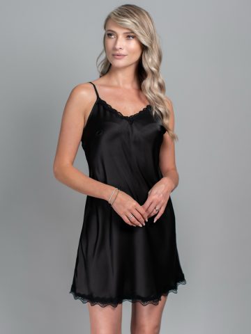 FUROU CHRISTINE NEGRU ()