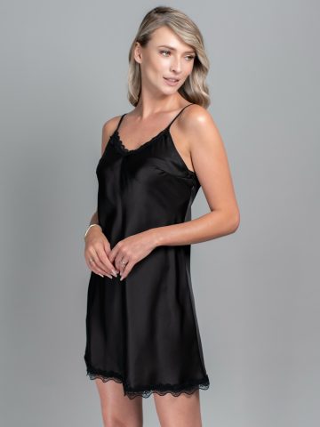 FUROU CHRISTINE NEGRU ()